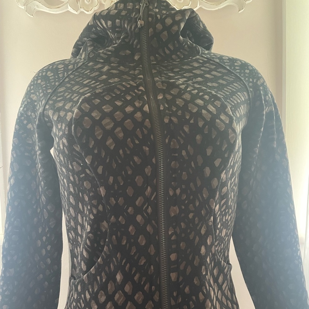 LULULEMON Scuba Hoodie- Size 4